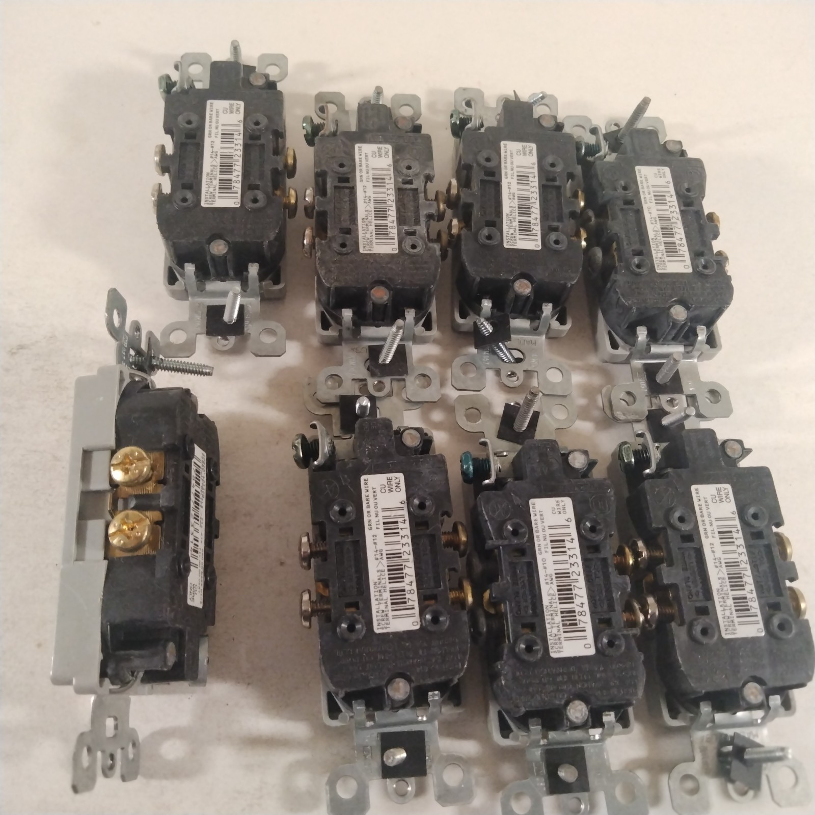 Lutron Nema 5-15 Outlets Gray Eight Pieces