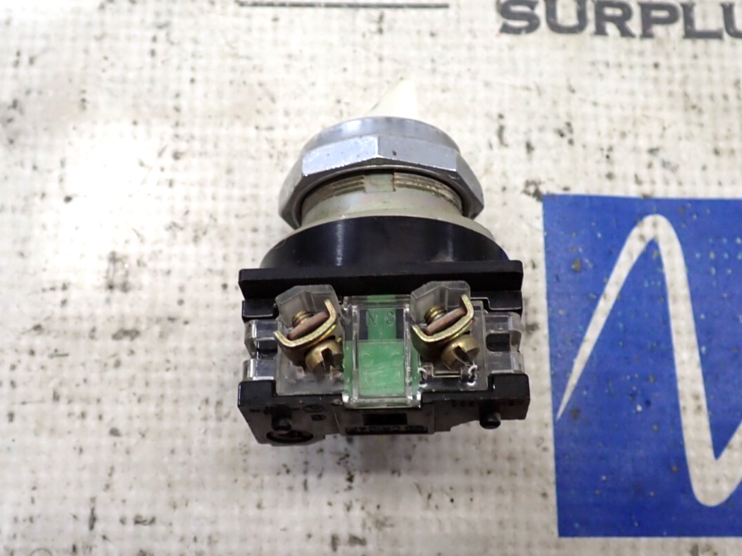 General Electric GE 2 Position Maintain Selector Switch W/ CR104P 2 N.O. Contact