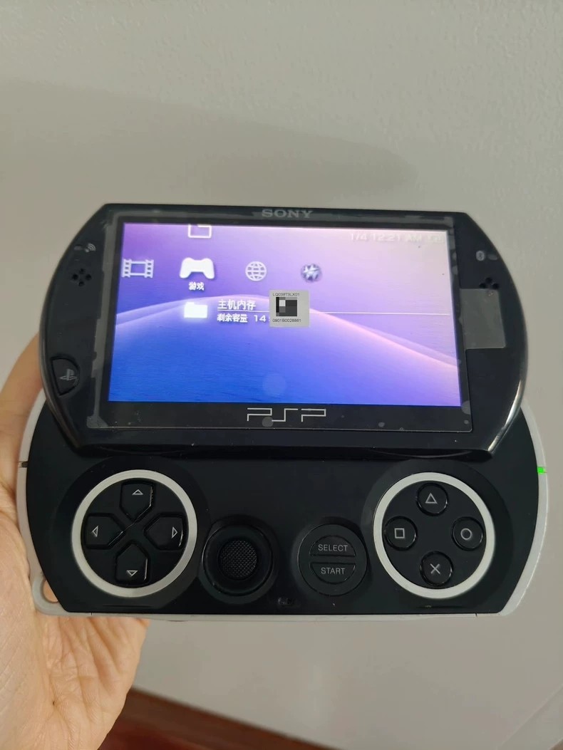 Sony PSP Go 16GB Handheld System - Black /white 100% working No Defective