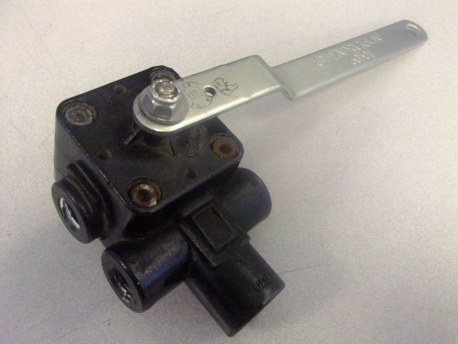 Used Hendricks Rear Suspension Height Control Leveling Valve - P/N  16-14318-000