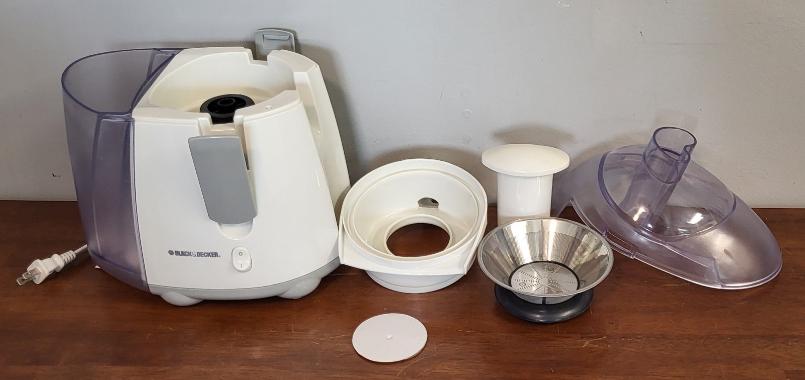 Juicer Fruit And Vegetable Black & Decker JE2100 Never Used TESTED