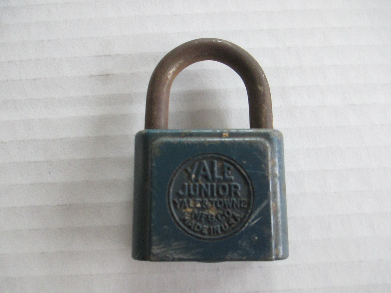 Antique Yale Junior Padlock  Made in USA  Hardened Steel - Yale & Towne Co B-B69