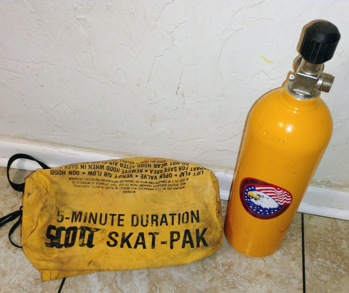 SCOTT aviation Skat-pak 5 minute duration oxygen tank emergency vintage pilot