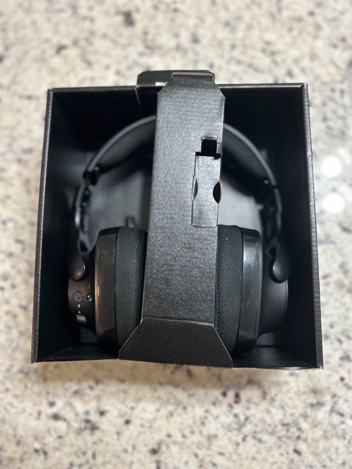 Logitech G533 Wireless Gaming Headset Black DOES NOT INCLUDE WIRELESS DONGLE!!*