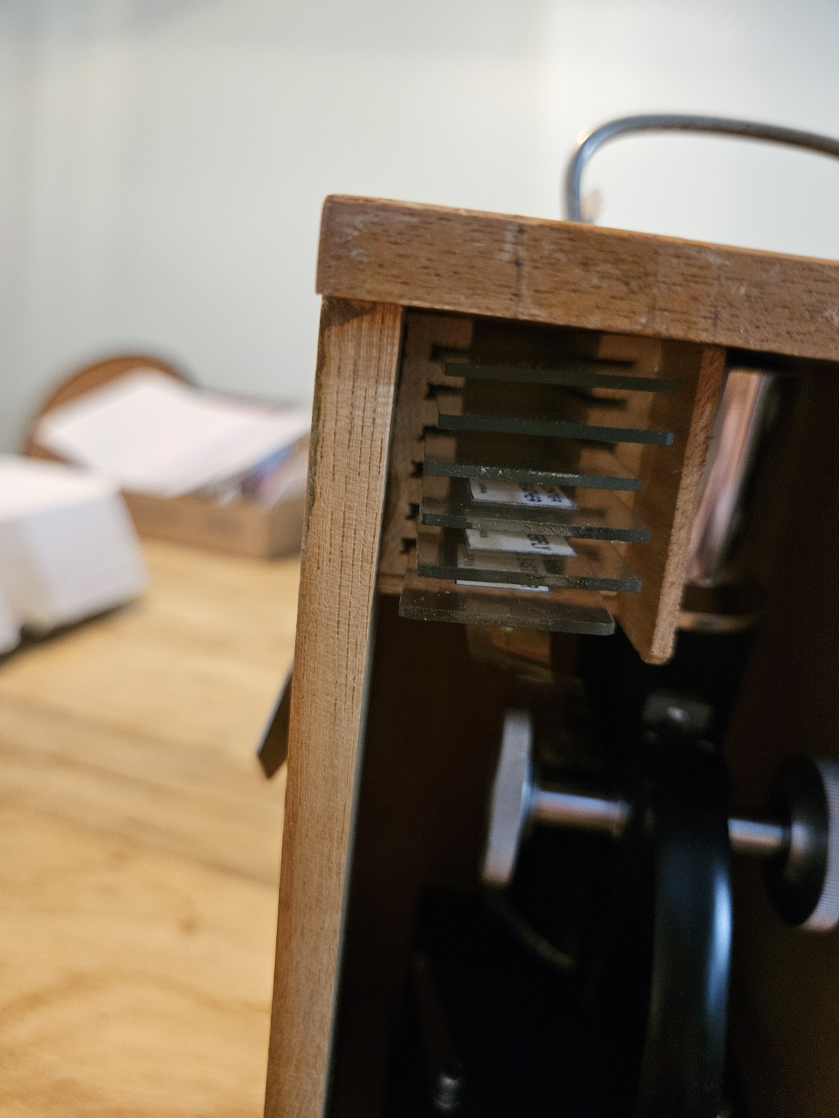 VINTAGE PERFECT MICROSCOPE MODEL 805 WITH ACCESSORIES