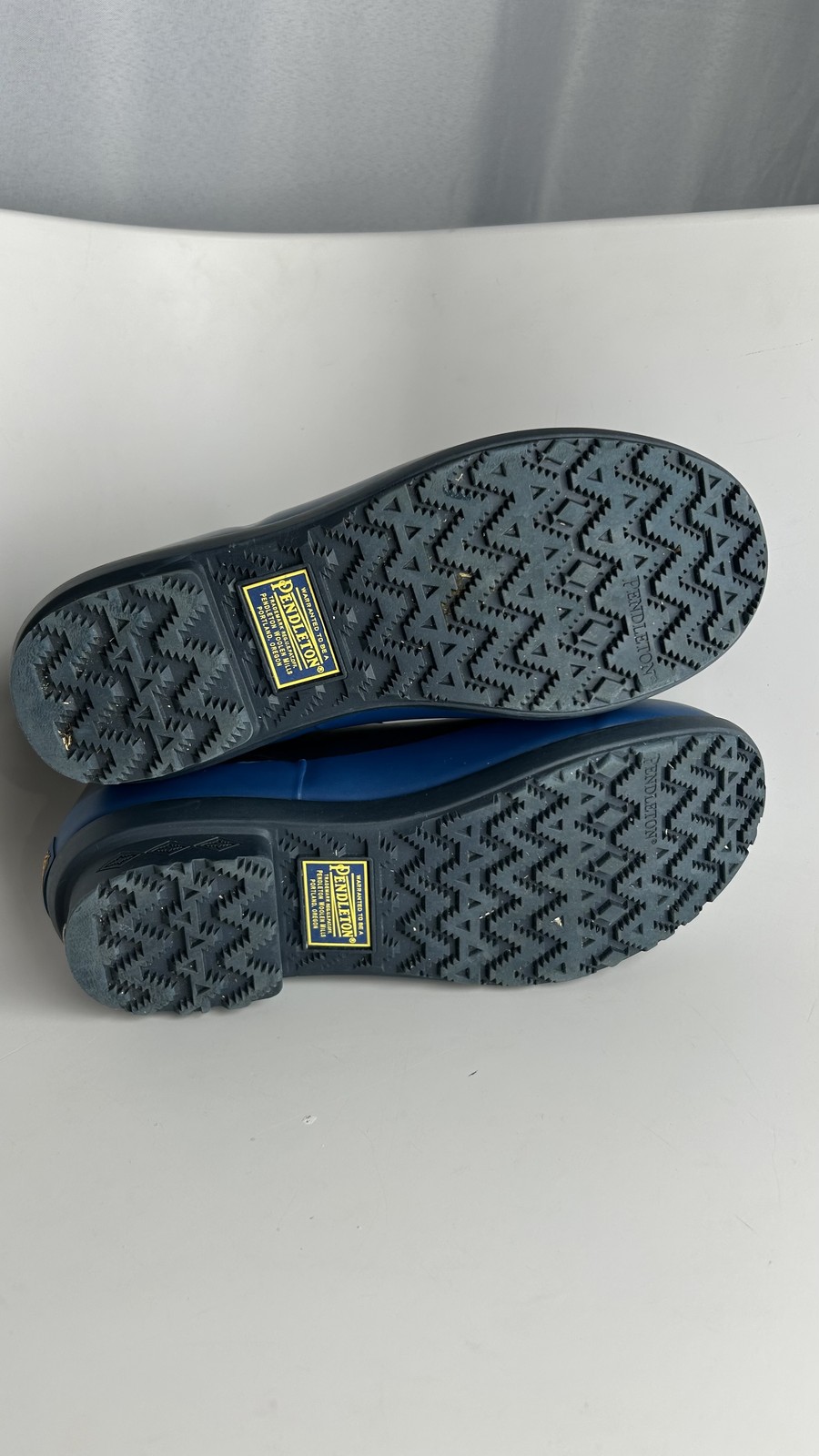 Pendleton Crater Lake National Park Shoes Size 9