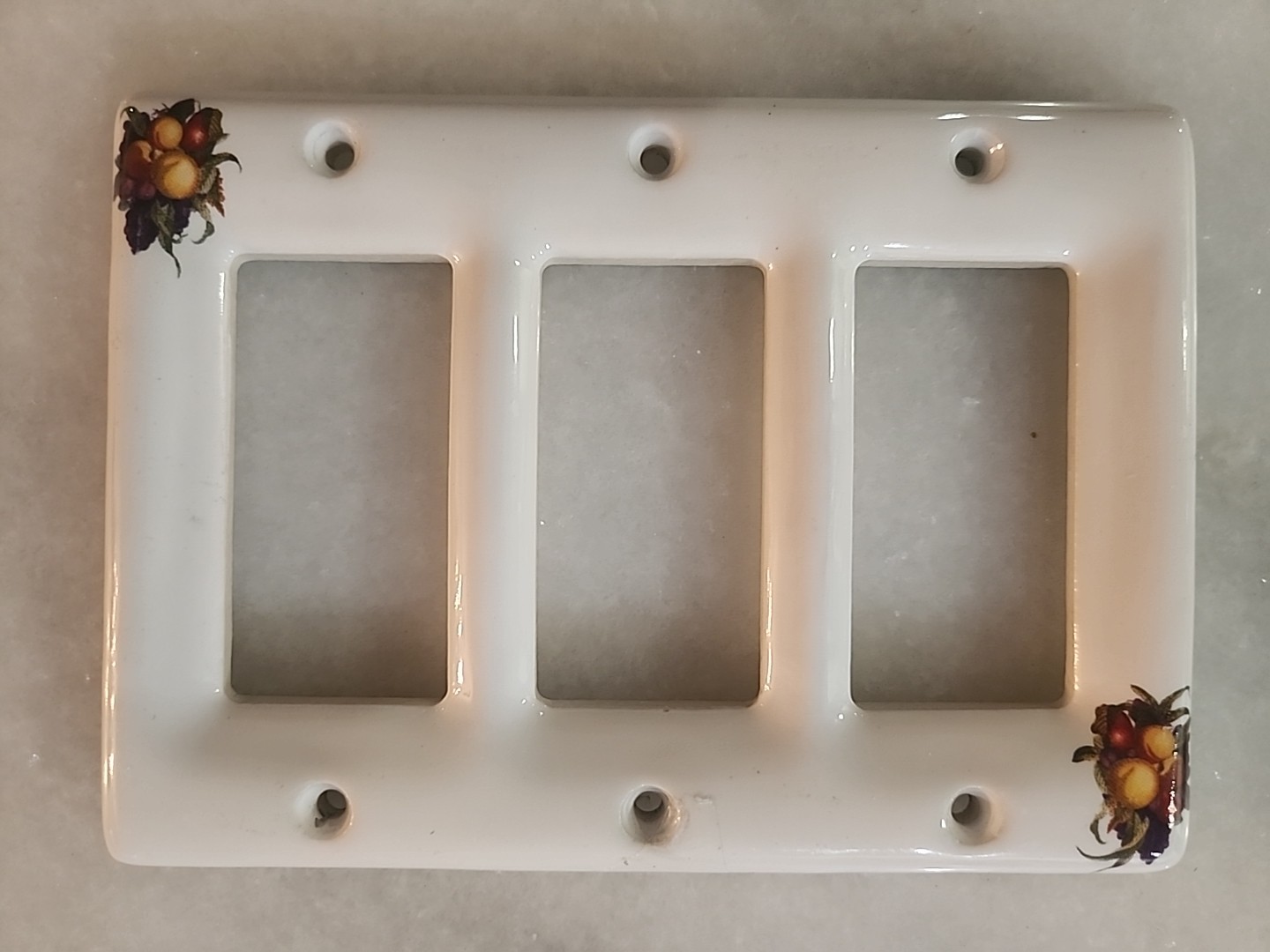 Creative Accents Porcelain White w/Fruit Decal Triple Rocker Switch Plate VGC