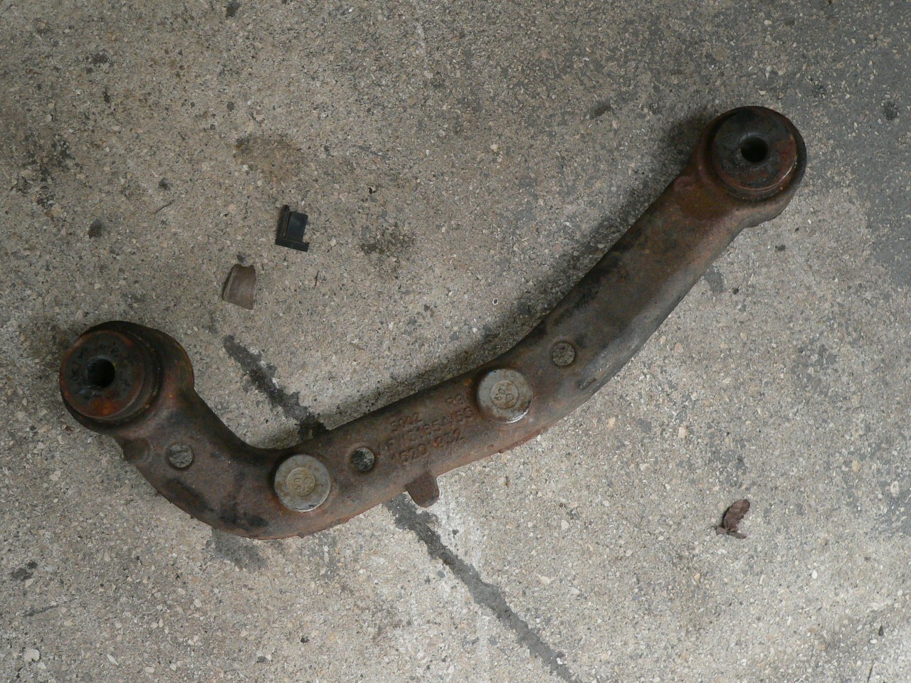 Chevy Silverado GMC Sierra Tahoe? Suburban? DIFFERENTIAL AXLE CARRIER BRACKET