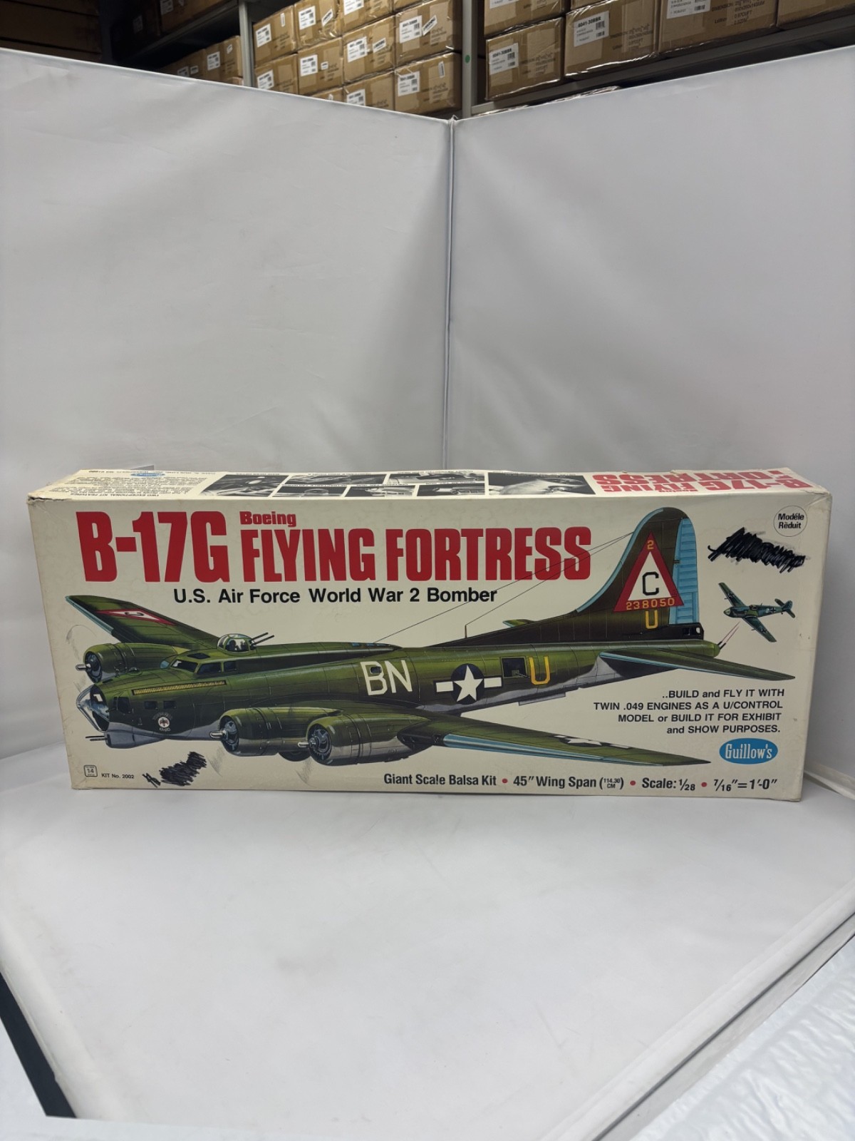 Flying Boeing Fortress Plane Model B-17G (P1003)