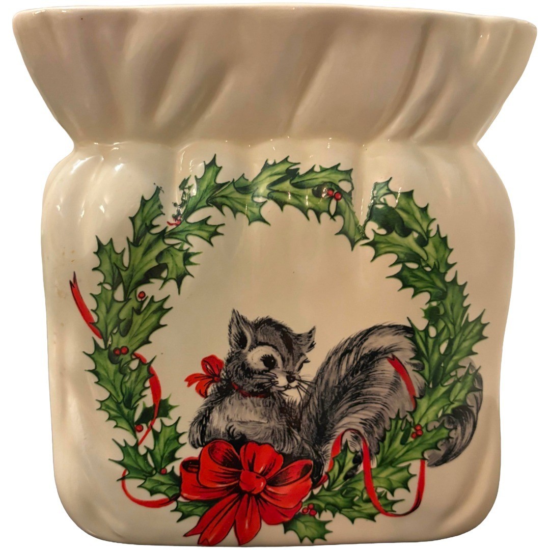Vintage Christmas Winter Holidays Planter Flower Holder Ceramic Wreath 7.5 in