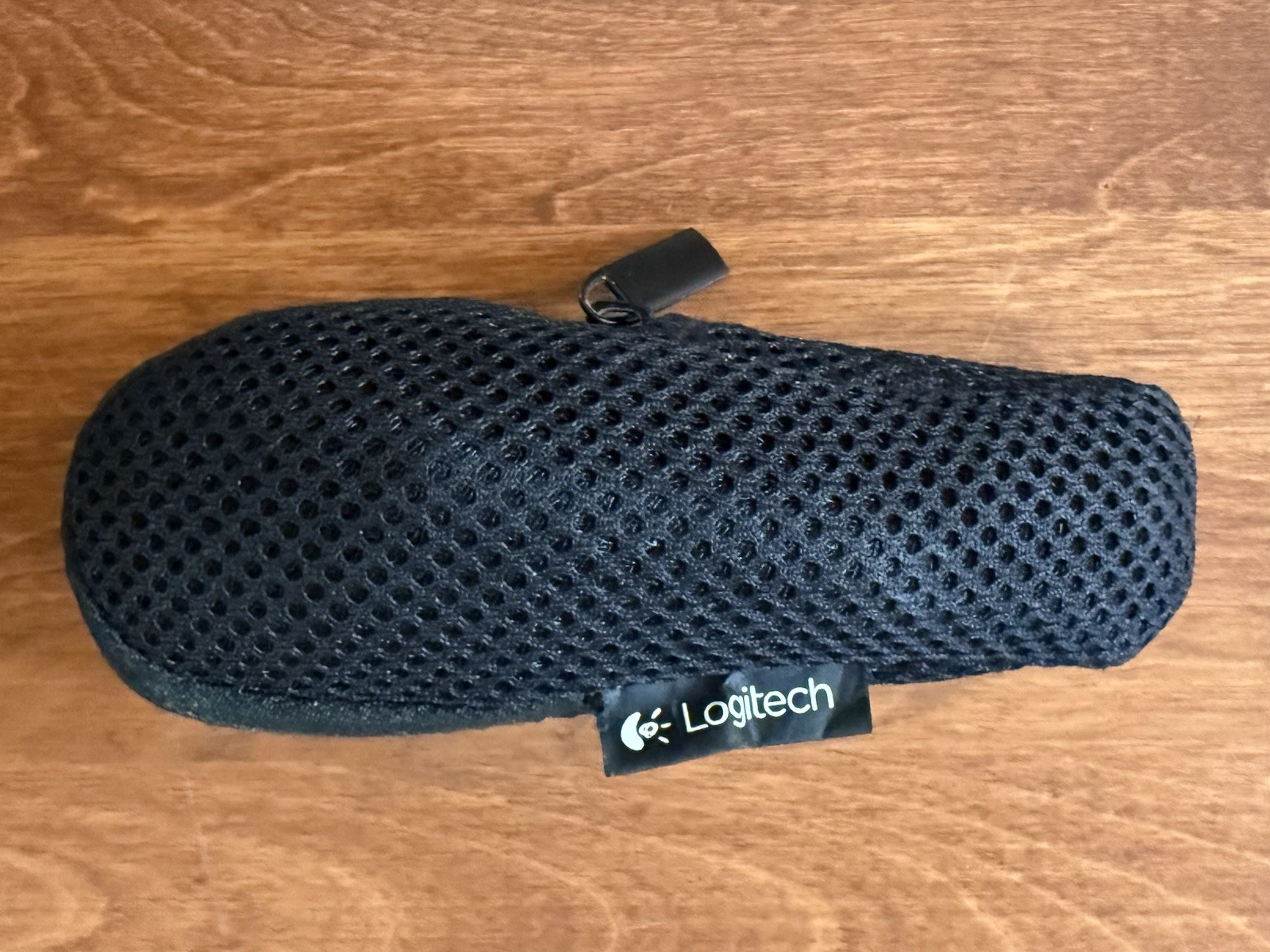 Logitech R400 Laser Presentation Remote - Black with Logitech Case