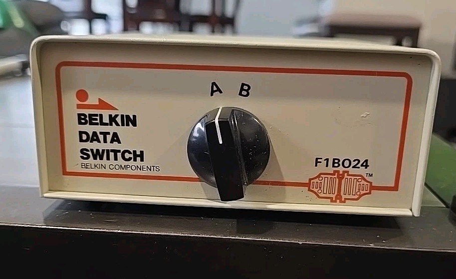 Belkin Data Switch F1B024, 2-Ports, Great Condition, Durable Metal Case No Cable