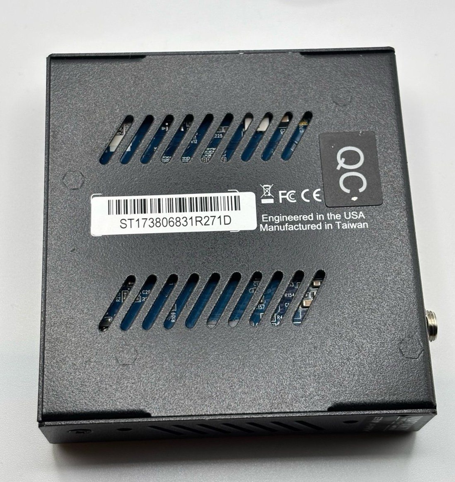 Binary B-520-RX-230-IR HDMI Extender RECEIVER with Accessory Cables