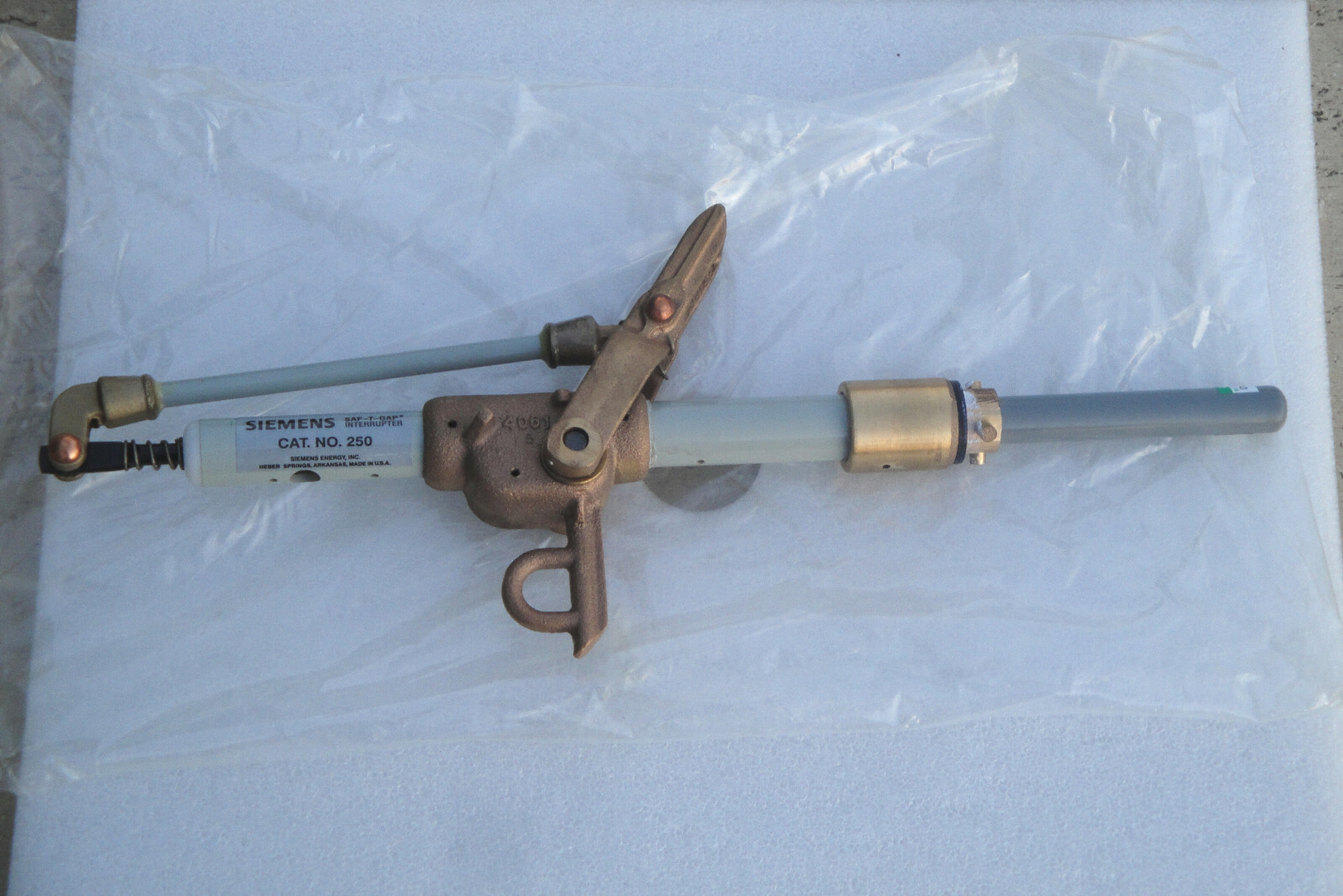 THREE SIEMENS Saf-T-Gap Interrupter Model 250
