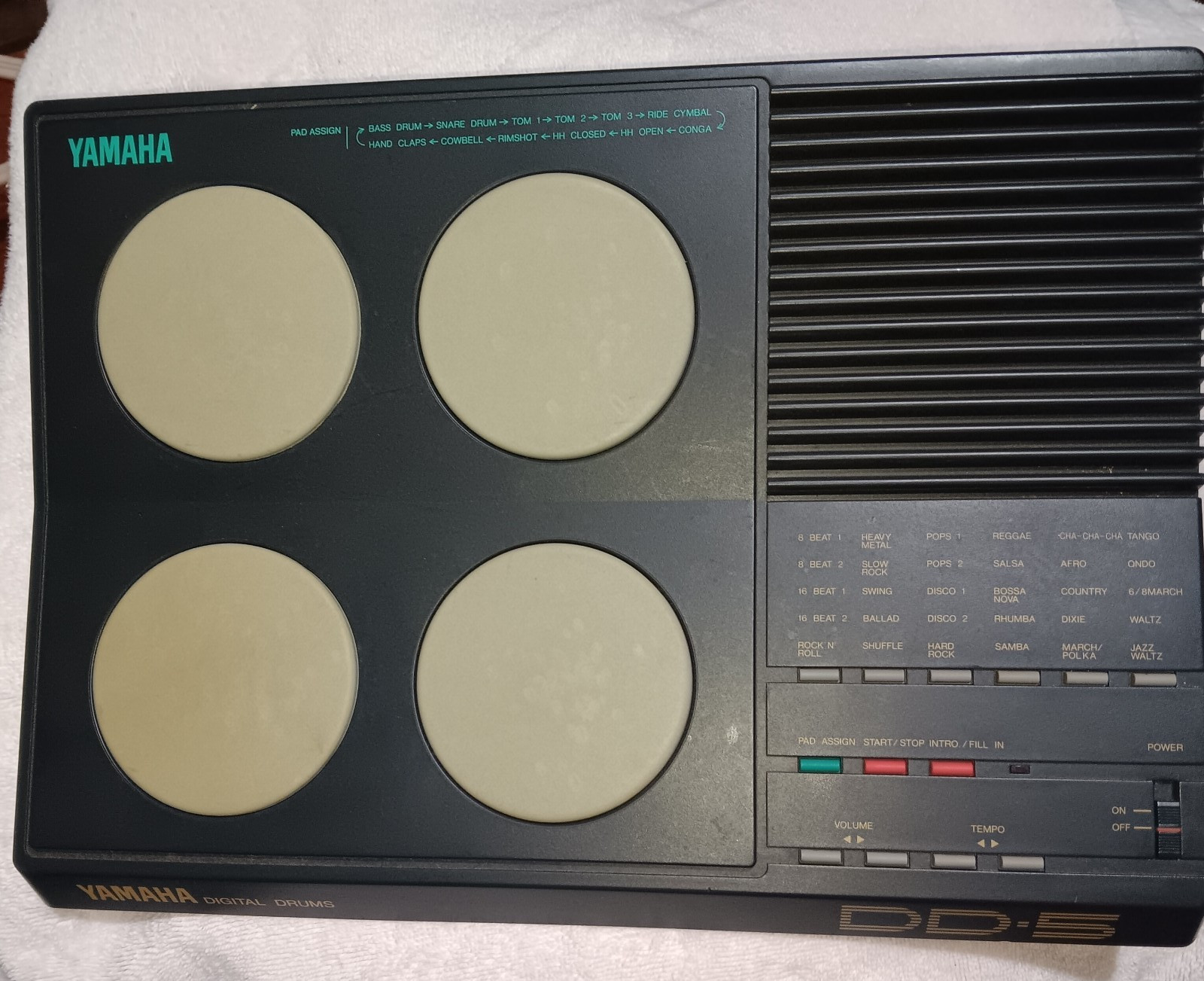 Yamaha DD-5 Digital Drums Drum MIDI Machine Tested  w/ AC Adapter & Wood Sticks
