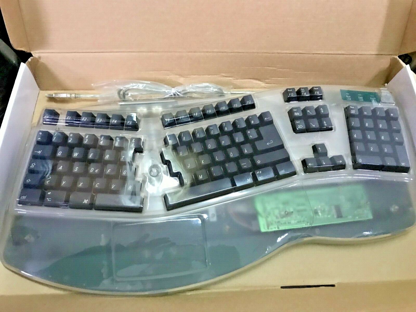 NEW CHIC ORTEK TECHNOLOGY ERGONOMIC USB EURO KEYBOARD EKB-880 GM8EKB104M DS-RM0