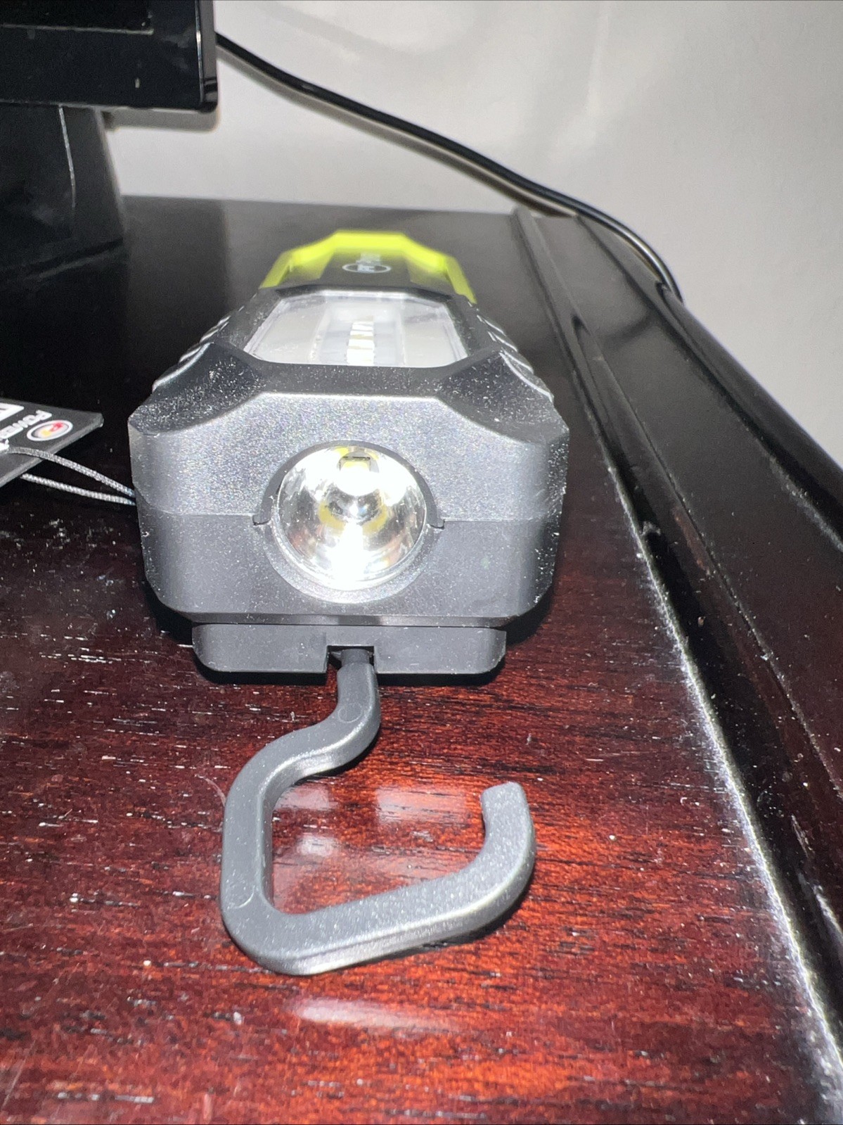 Performance Tool W2685 300+ Lúmenes 2-in -1 Li-ion Work Light
