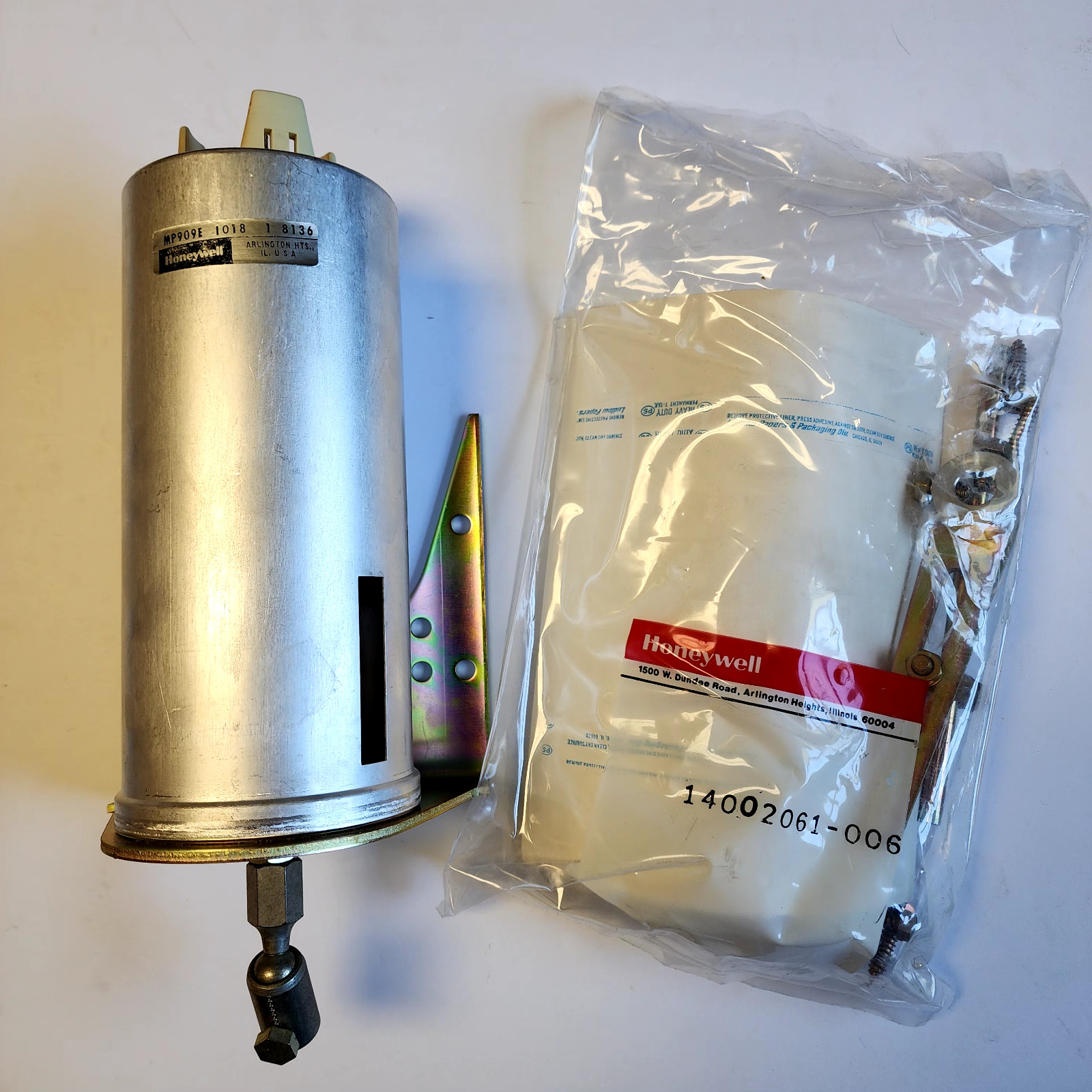 Honeywell MP909E1018 8136 Pneumatic Damper Actuator 3-13 psi Piston Operator