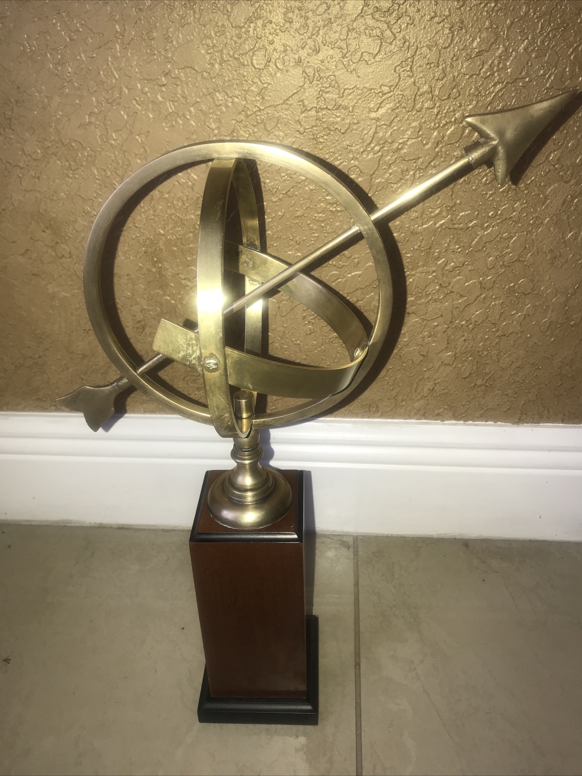 BOMBAY Brass Globe Sphere Arrow On WOOD Base
