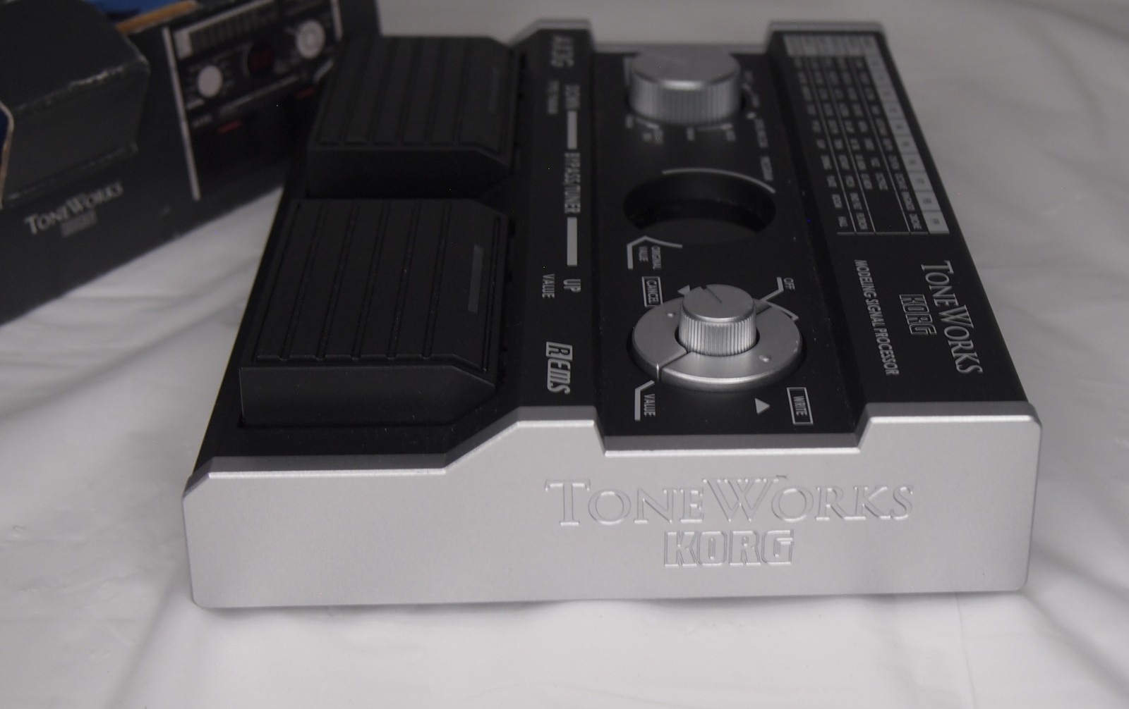 Korg ToneWorks AX3G Modelling Signal Processor Multi-Effects Pedal for Guitar