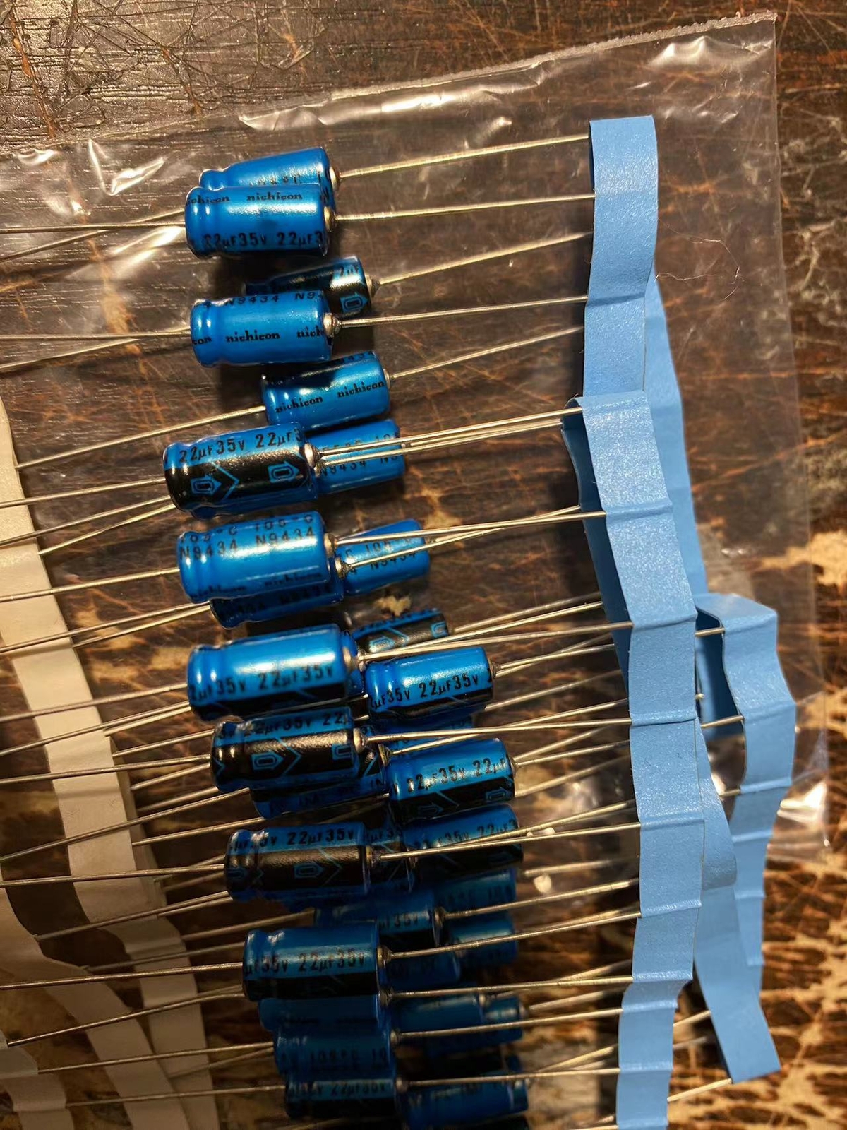 4PCS NICHICON VX 35V 22UF 5x12mm Axial Aluminum Electrolytic Capacitor