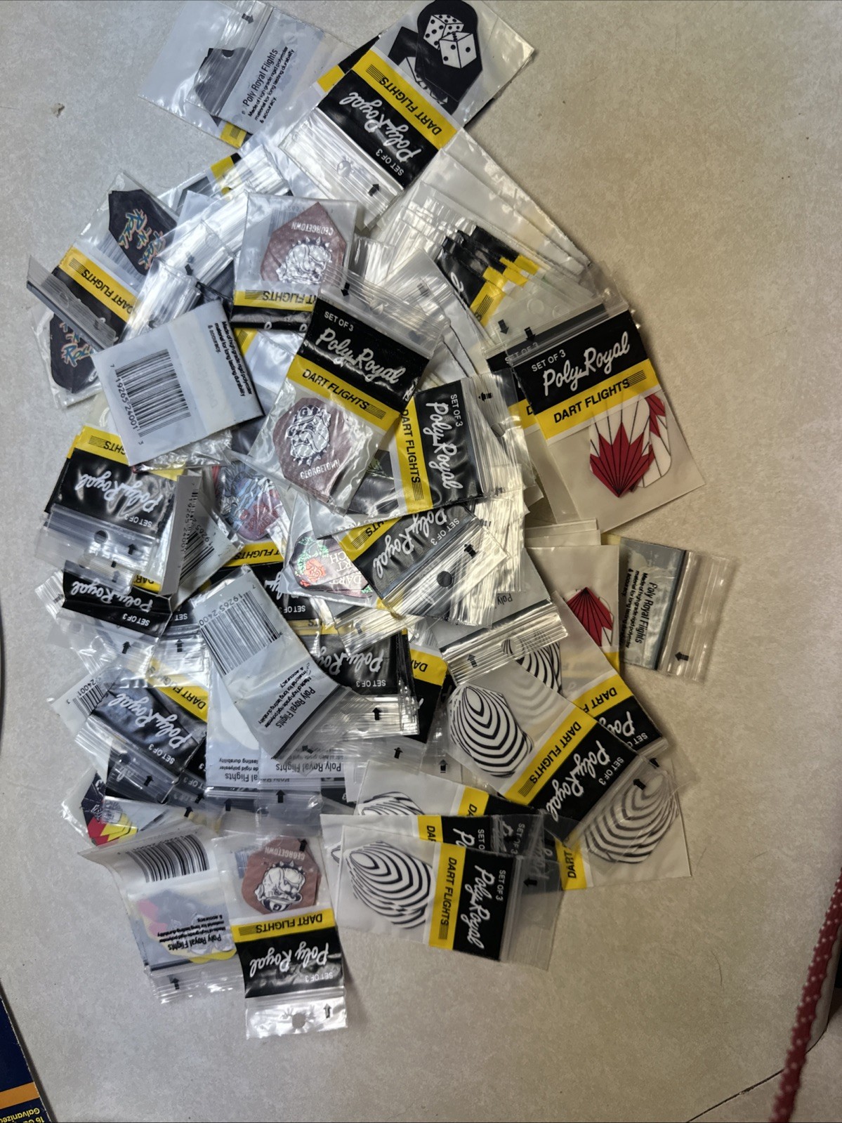 100 Sets Of Poly Royal Dart Flights Standard Random Packs Of 3 300 Flights Total
