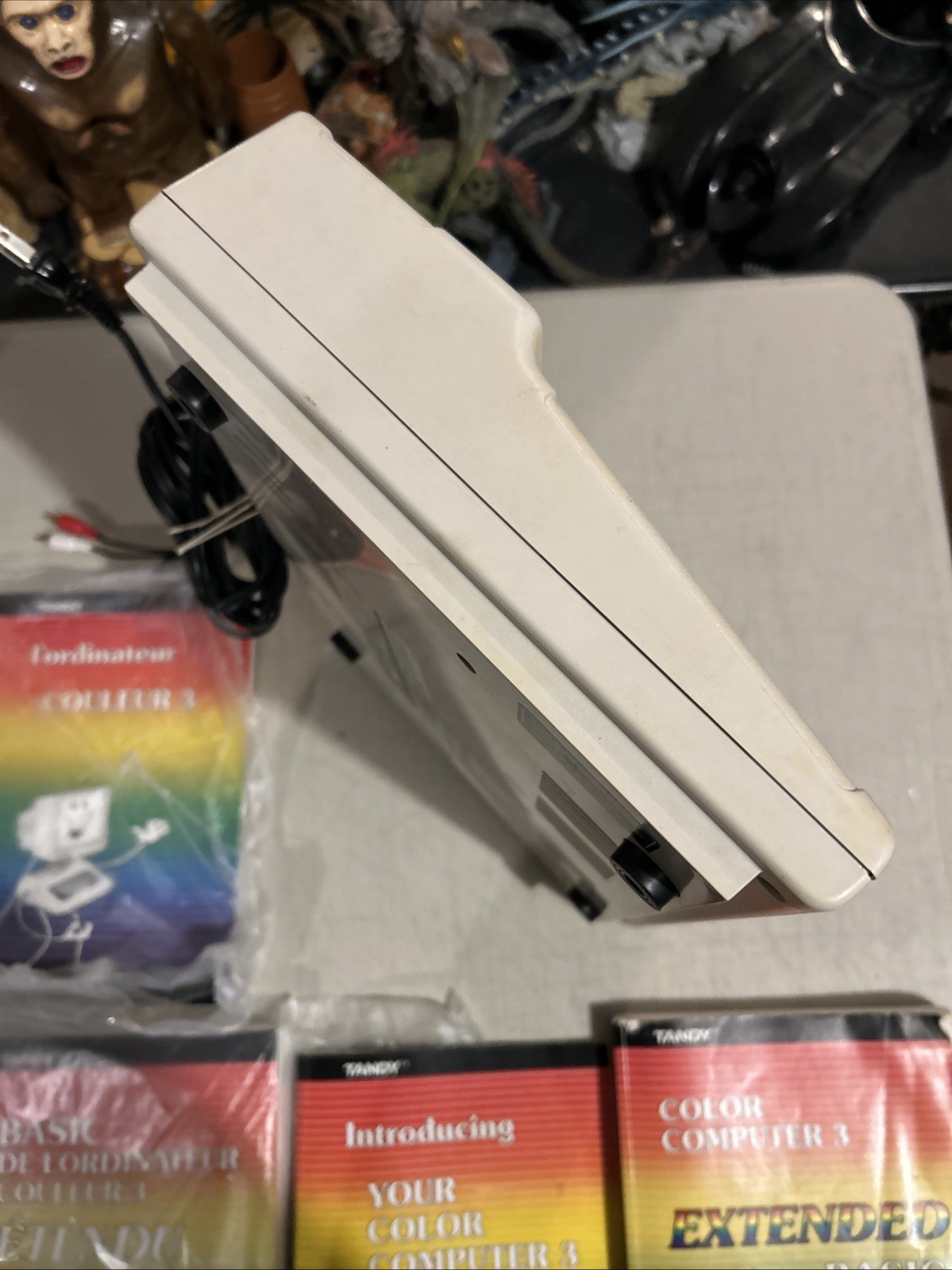 TRS-80 Color Computer 3 (CoCo 3) – Tested + Extended BASIC Book