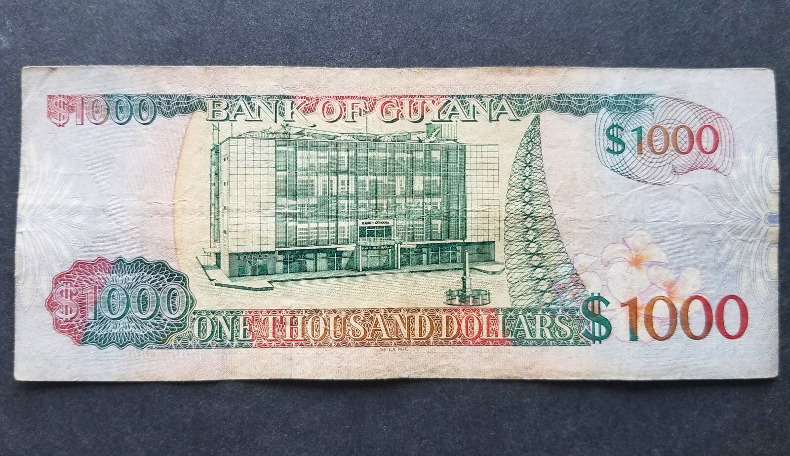 GUYANA 1000 DOLLARS Banknote 2000 # 35 Note Series A/40 Singh / Kowlessar