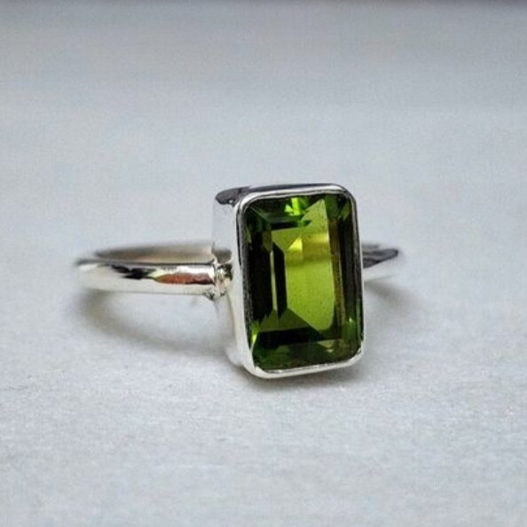 Beautiful Natural peridot 925 Sterling Silver  Ring Handmade Gift For Her A-219