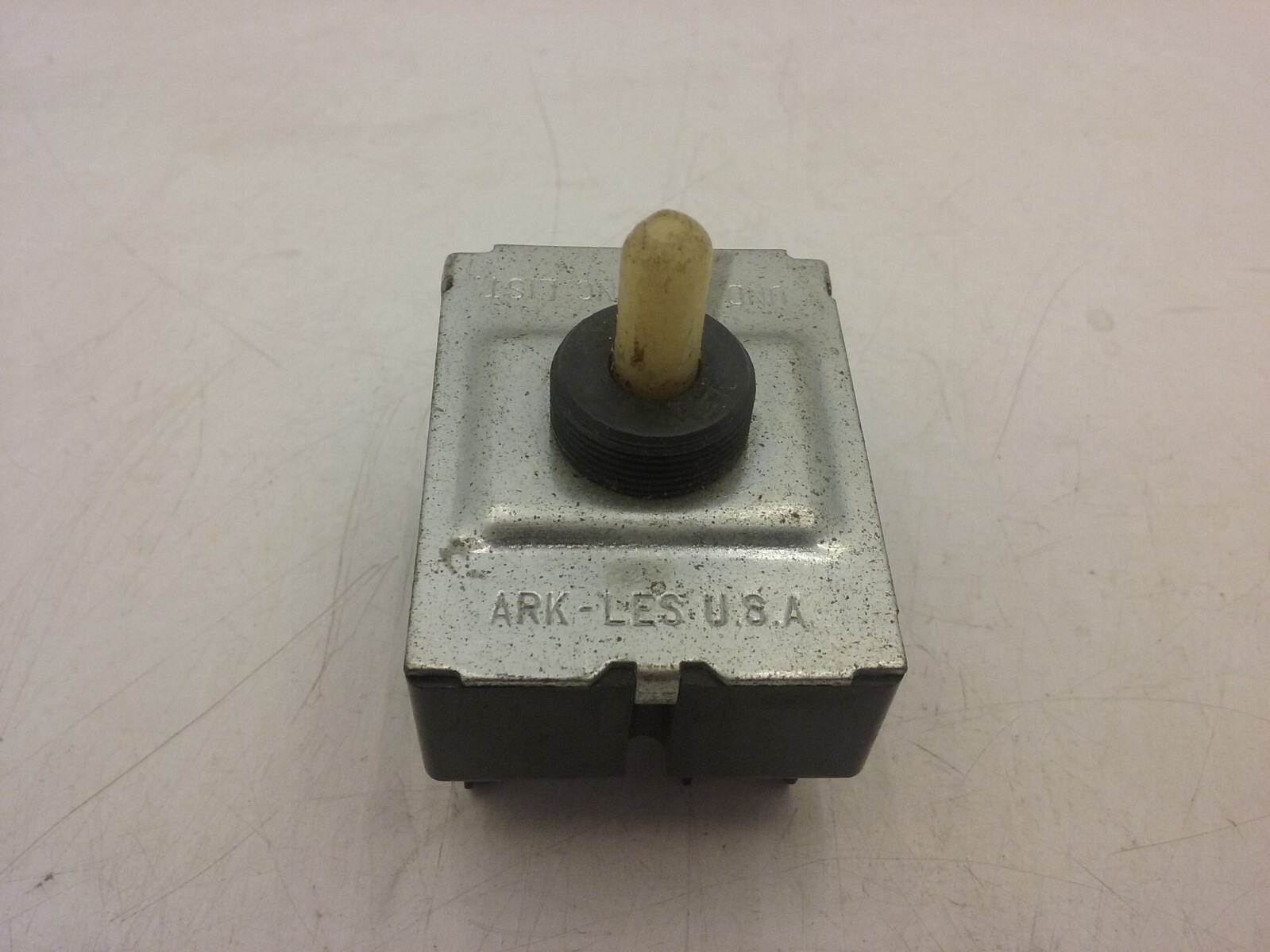 ARK LES 271-97-018 ROTARY SWITCH 3 POSITION 15A 125VAC