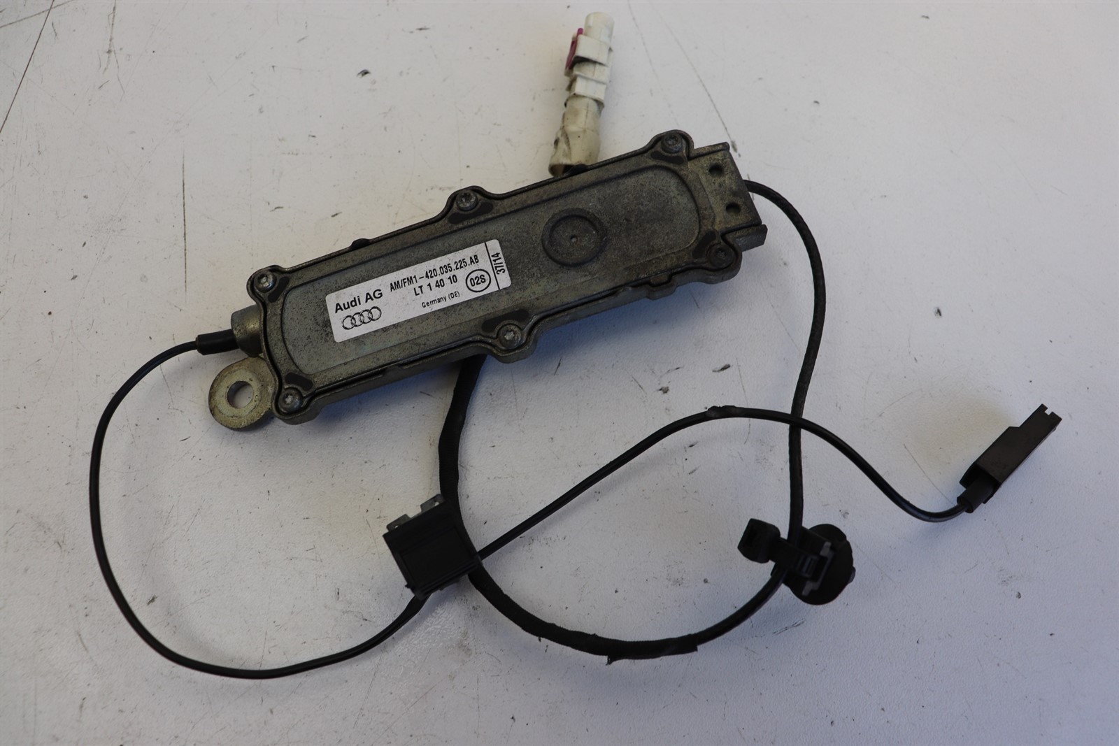 Audi R8 V10 Type 42 2015 AM/FM1 Antenna Amp Amplifer Booster 420035225AB J250