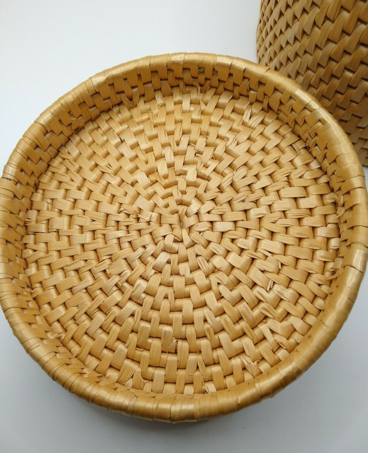 Woven Round Basket with lid and Sand dollar Periwinkle shell Beads Yarn