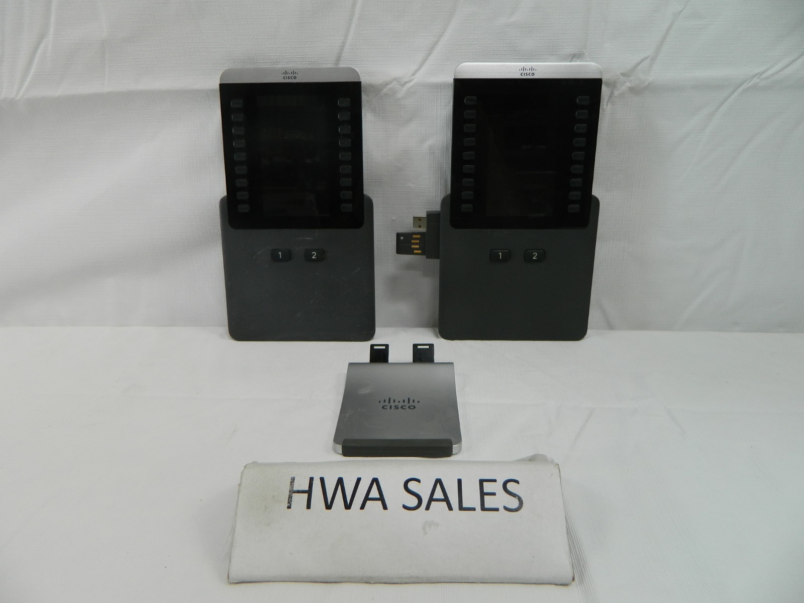 2 Cisco CP-BEKEM 8800 Series Expansion Modules 1 w/Stand & USB Spine Connector