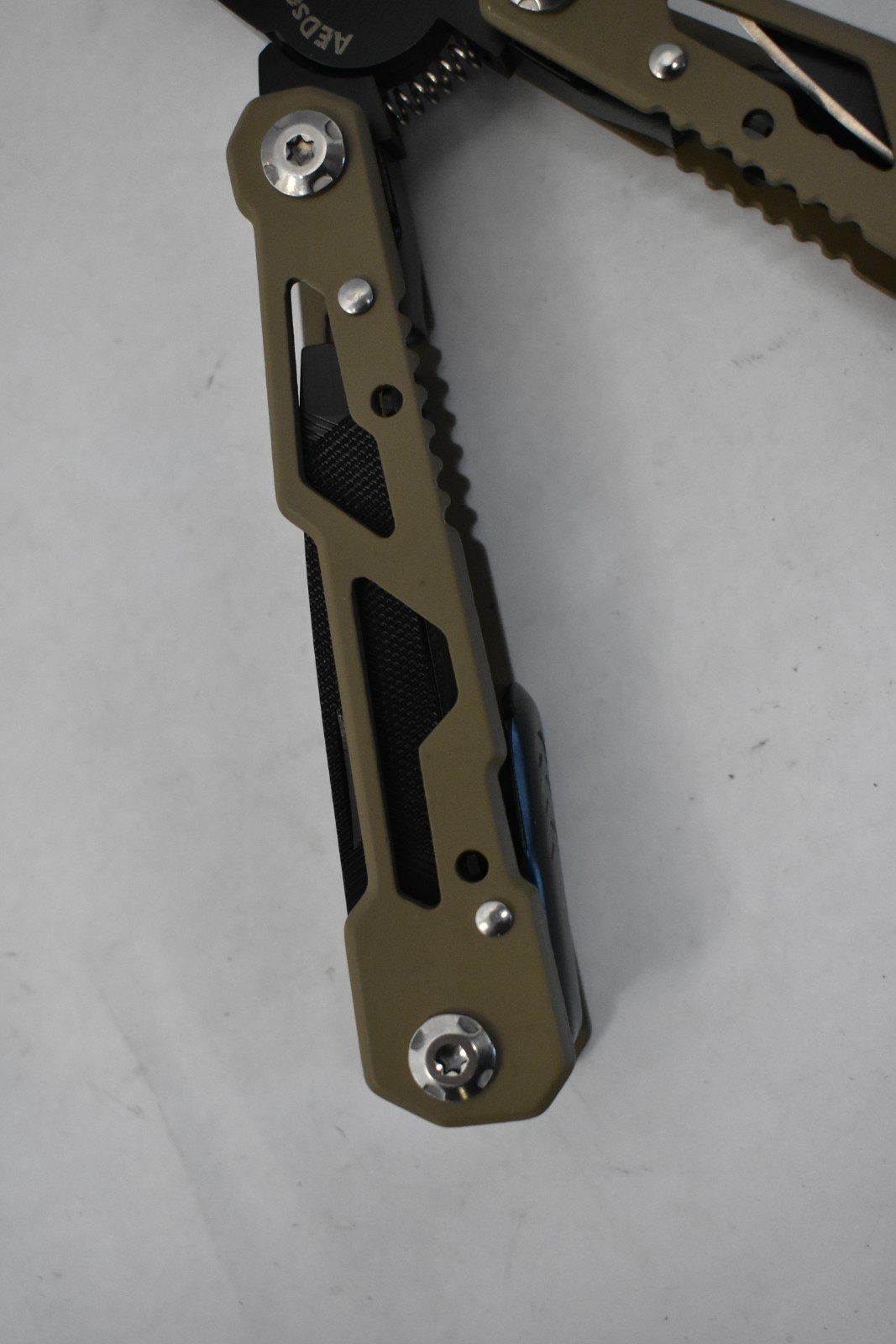 9 In 1 Multi Tool w Drive Bits Beige/Brown Handle BRANDED