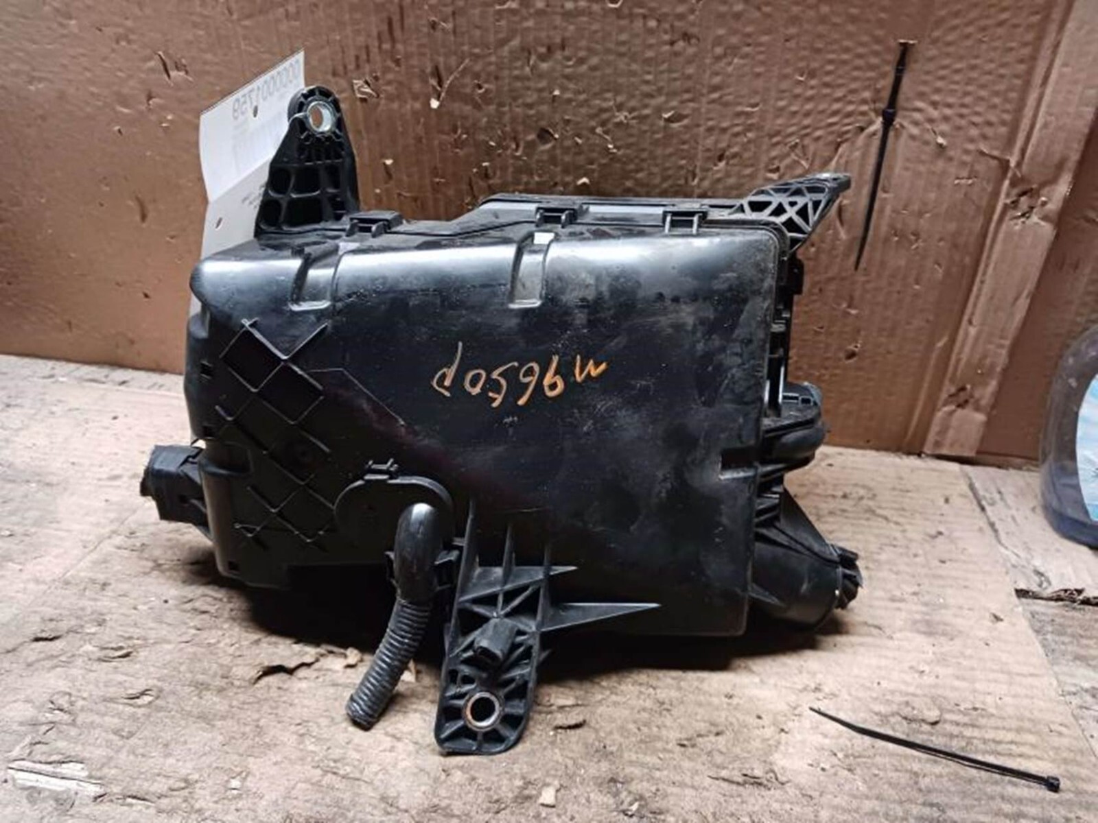 2011-2016 Toyota Sienna Engine Fuse Box