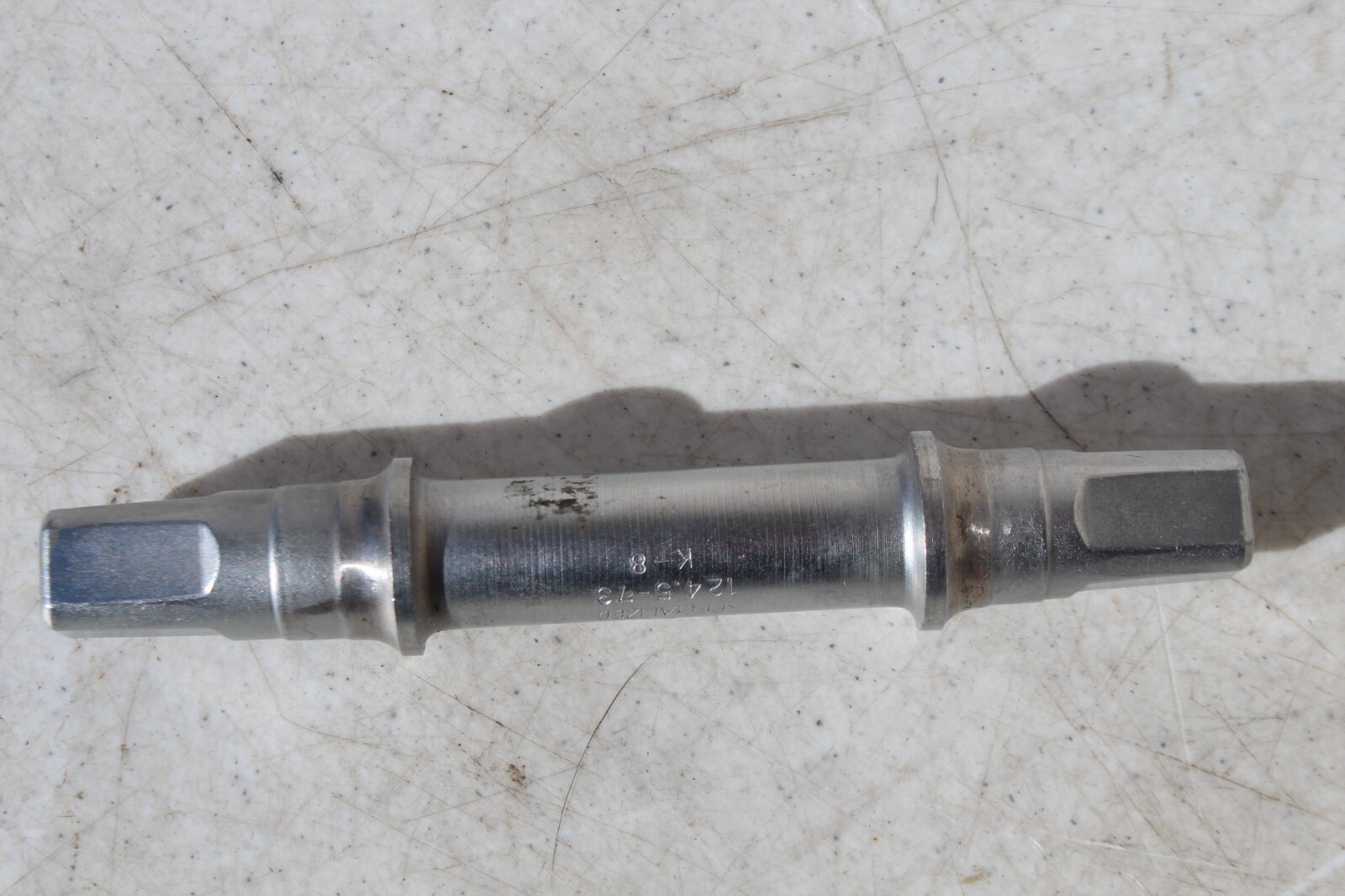 VTG SPECIALIZED FLAG Bottom Bracket Spindle 124.5mm x 73 K-8 Square Taper VGC