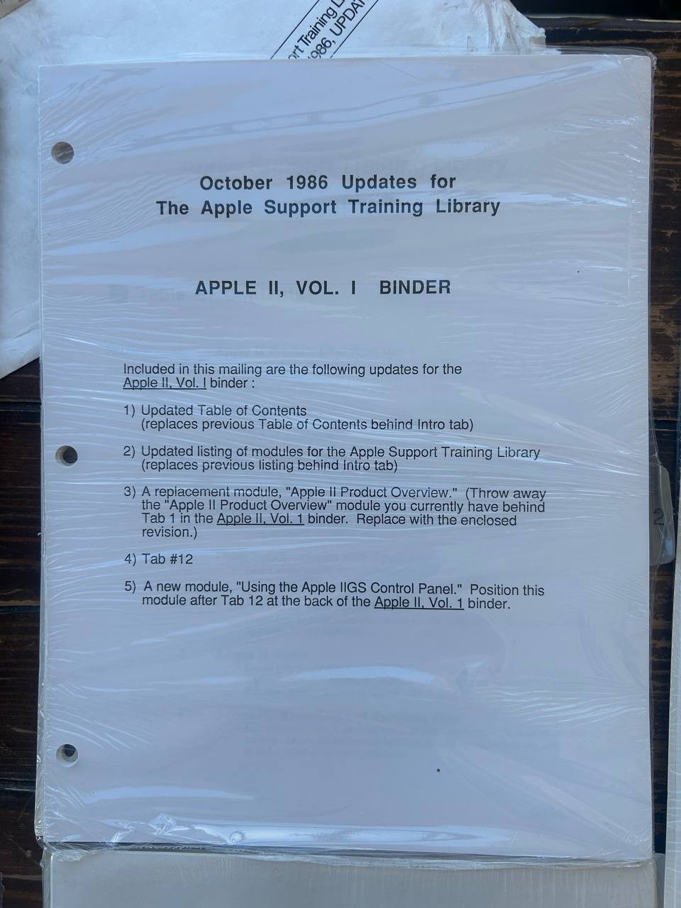 Apple Support Training Library binders, disks & update documents 1986