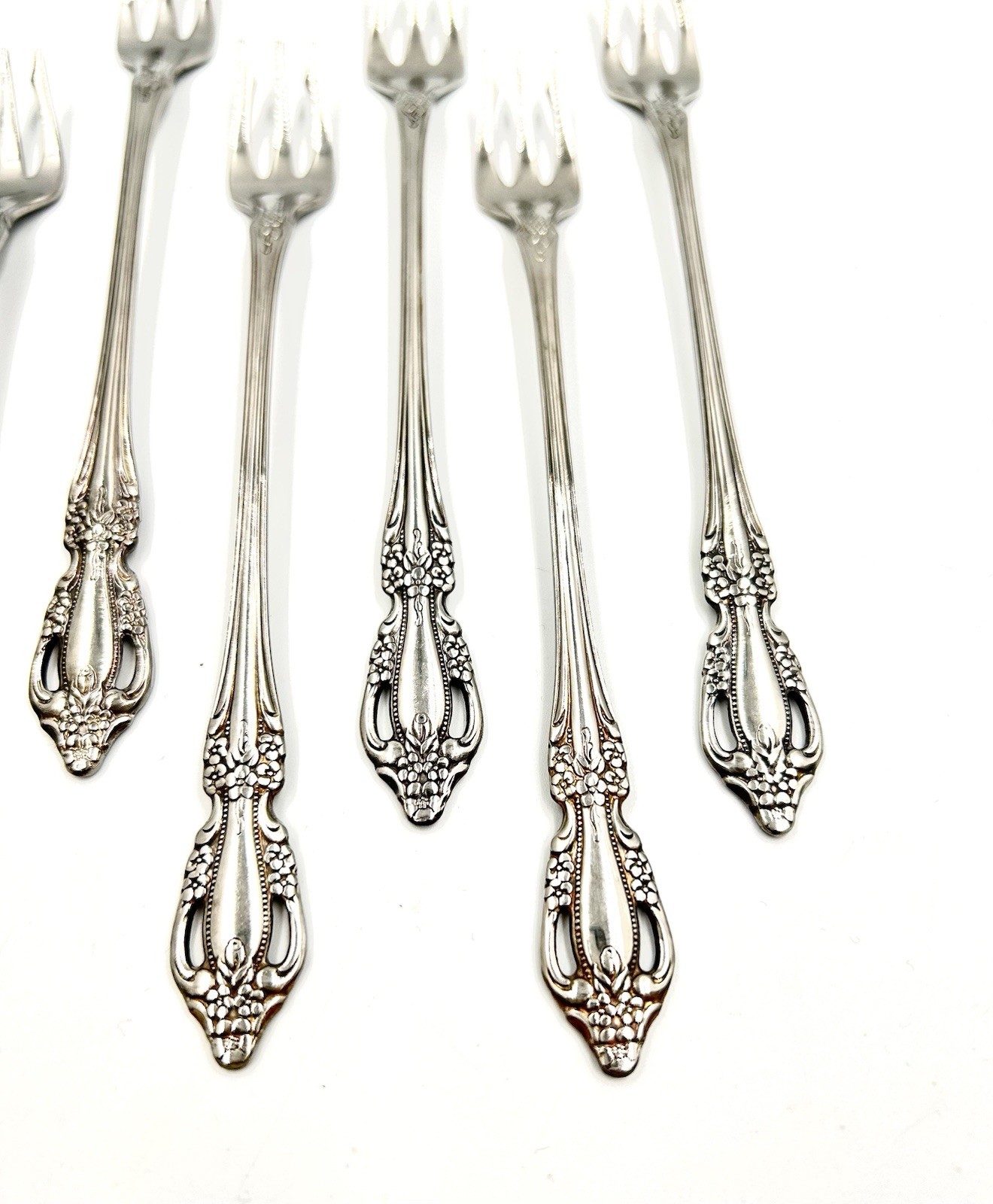 9 Cocktail Forks Oneida Raphael Distinction Deluxe Stainless Flatware