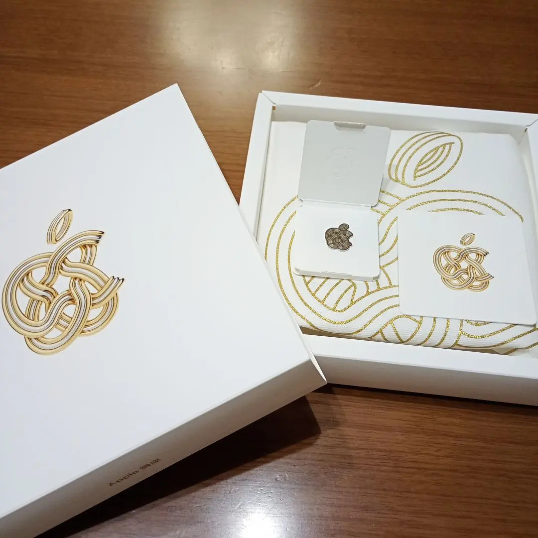 Apple Ginza Store Reopening Commemorative Novelty , Tote Bag Pins Coaster w/Box