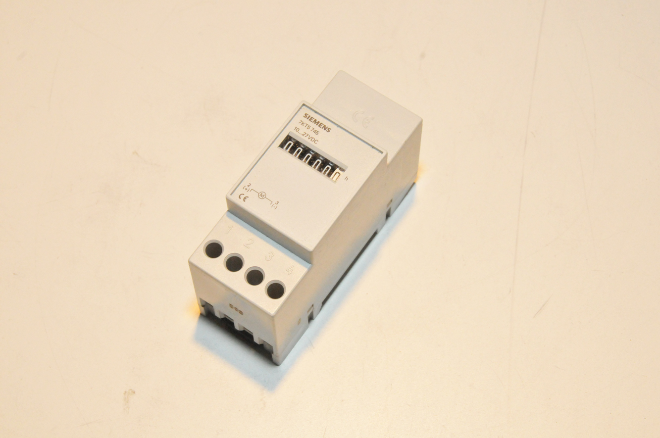 Siemens 7KT5-745 Hour Meter  10 to 27 VDC    Unused!!  Zero Hours!!   $30