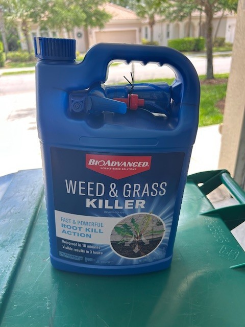 WEED AND GRASS KILLER - BIOADVANCED - 1 GALLON - TRIGGER SPRAY - KILLS THE ROOT