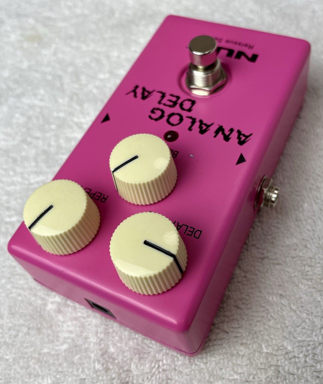 NUX Reissue Series Analog Delay Pedal Pink