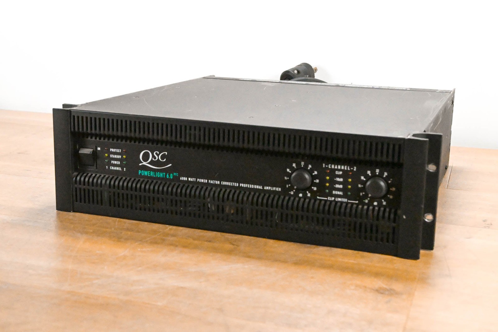 QSC PowerLight 6.0 PFC Power Factor Corrected 2-Channel Power Amplifier CG011WB