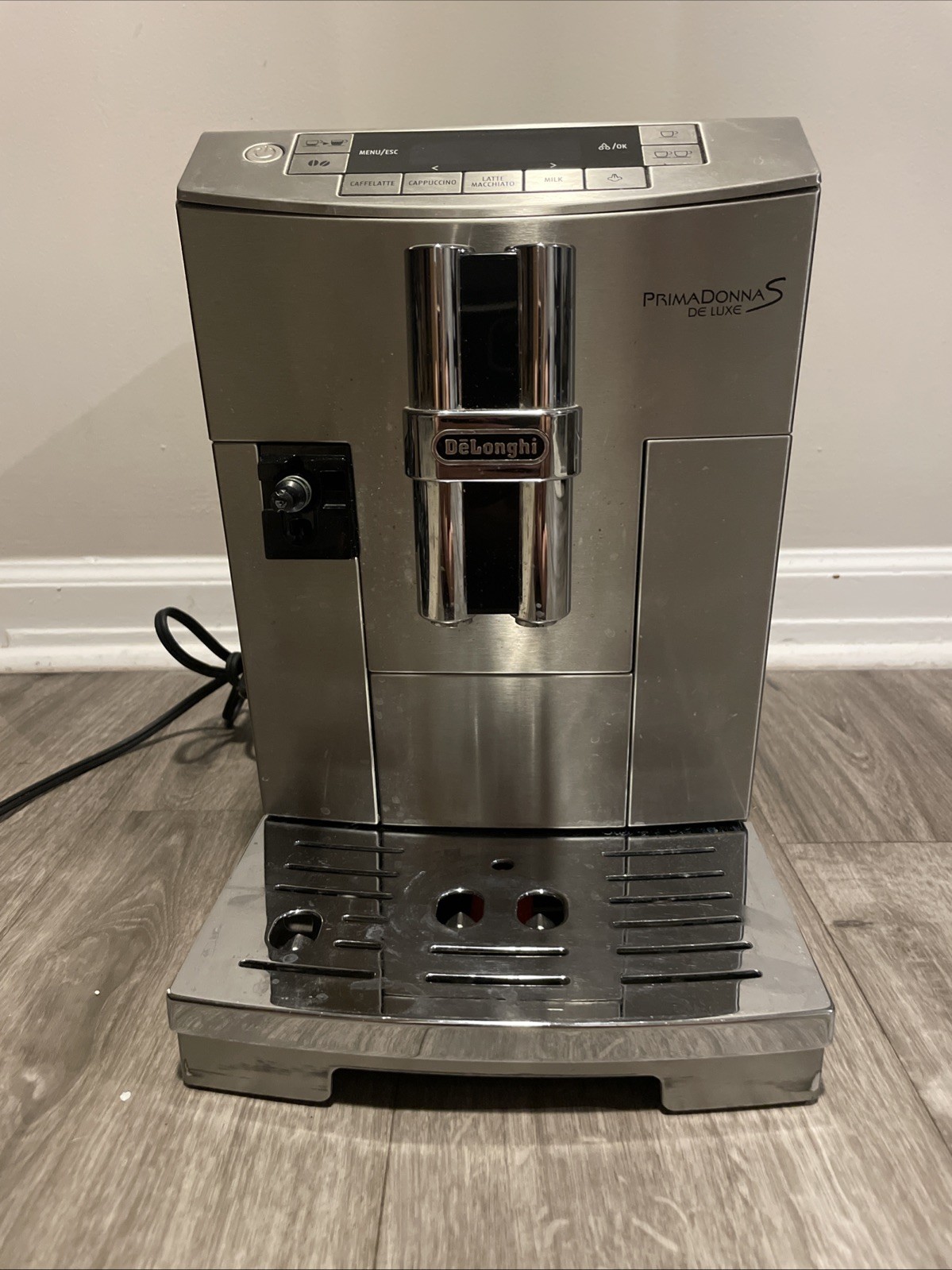 Delonghi Prima Donna S Deluxe Superautomatic coffee machine Works Missing Pipe