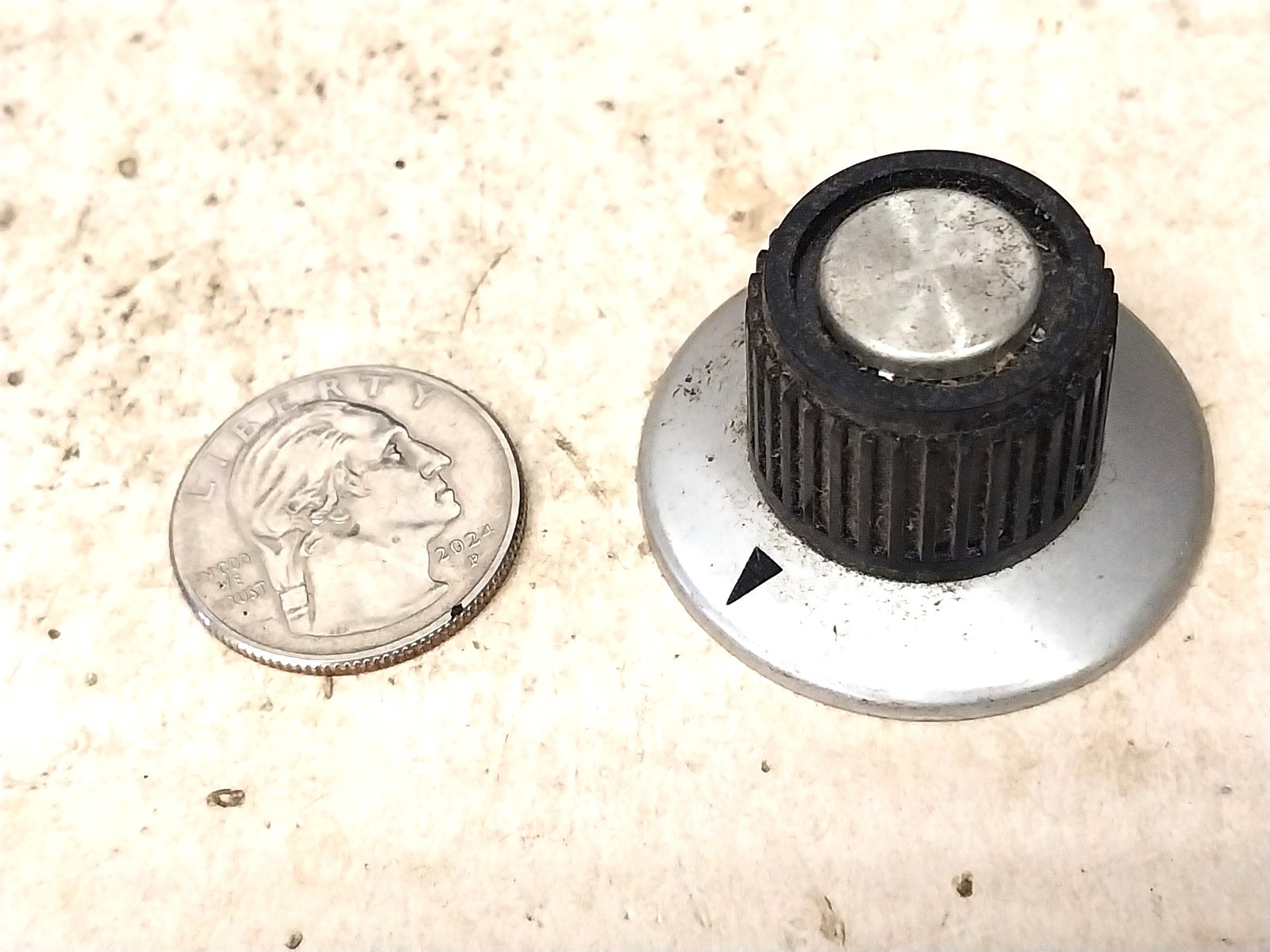 Nice Aluminum Rim Black Knob / Old Vintage Ham Radio Tube Electronic Project Amp