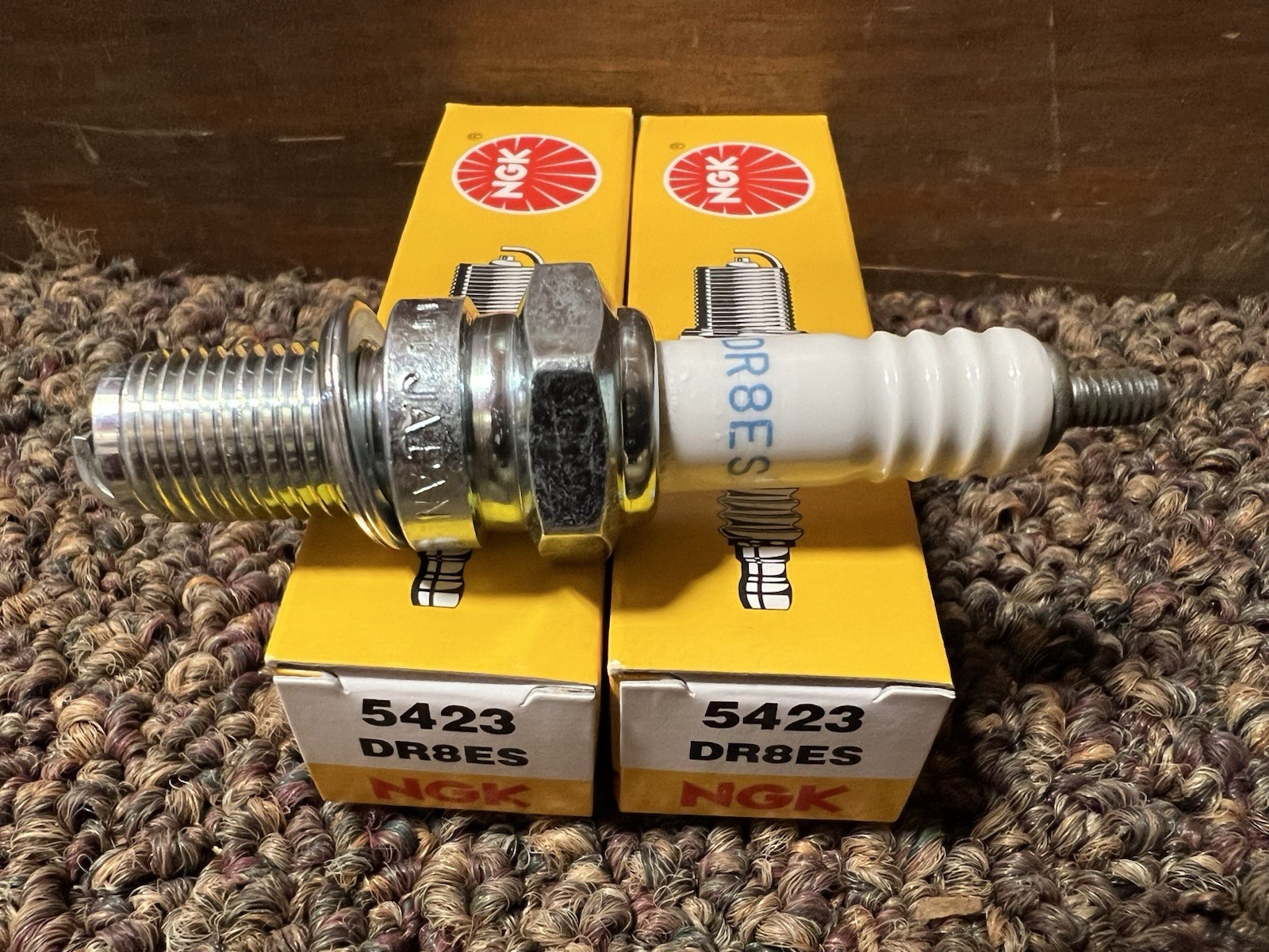 New 2 Pack Genuine NGK-R 5423 Spark Plug DR8ES