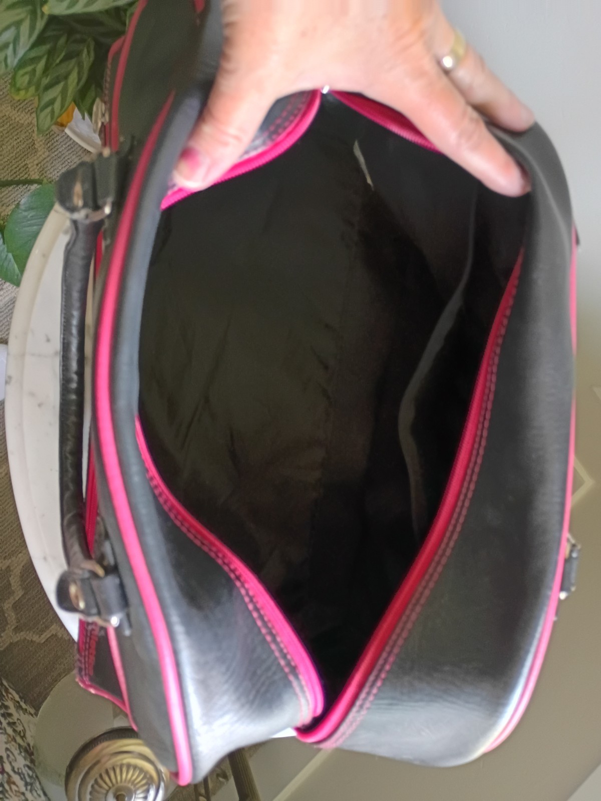 Vintage LULULEMON x Athletica RARE Bowling Style Gym Duffle bag Black Hot Pink