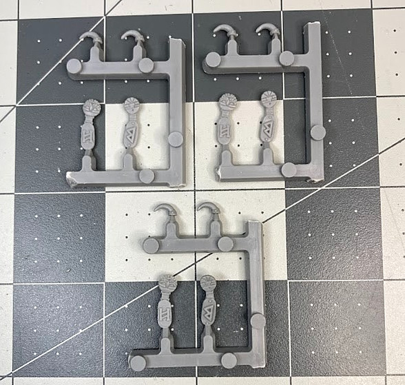Warhammer DWARF HELM HORNS & RUNE Bits on Sprue x3 TOW dwarves AOS GW bitz BW26