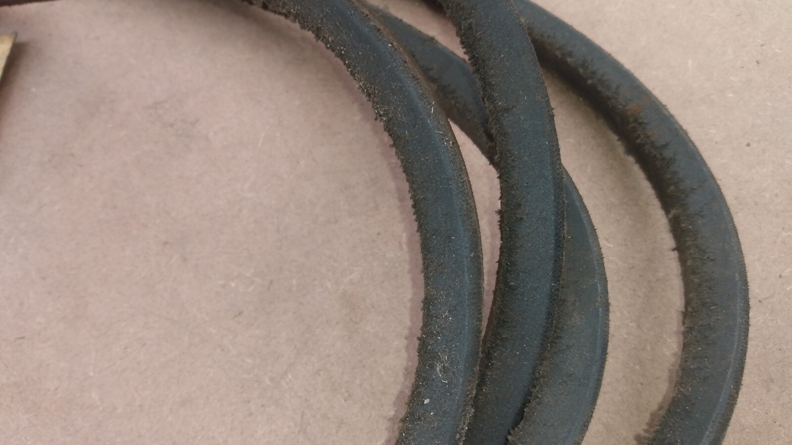 unbranded 3v900 v belt - used