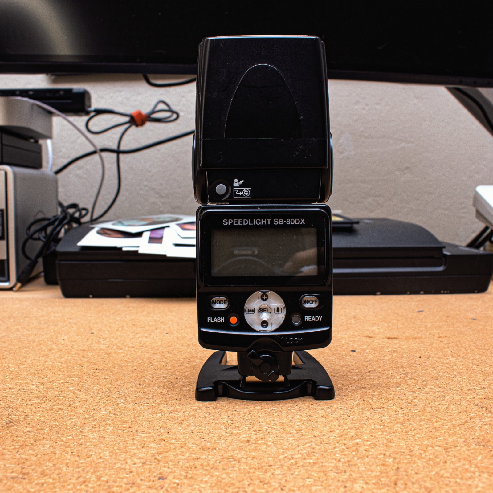 Nikon SB-80DX Speedlight Flash w/Diffuser, Outer Shell